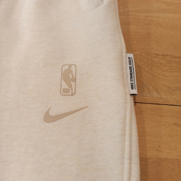 Nike NBA Chicago Bulls Cream Showtime Performance Pants Men's Size Small - Picture 4 of 15